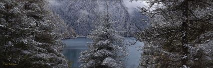 Long Lake - Jiuzhaigou National Park - China (PBH4 00 15738)